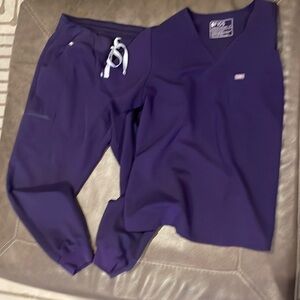 FIGS PURPLE Jogger/caterina shirt